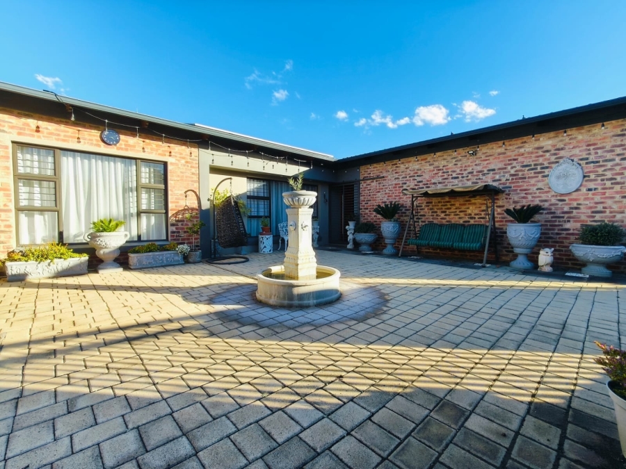 3 Bedroom Property for Sale in Mooivallei Park North West